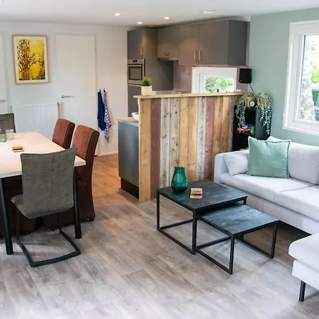 Chalet Heerlijk In Met Zonnig Terras Hoenderloo